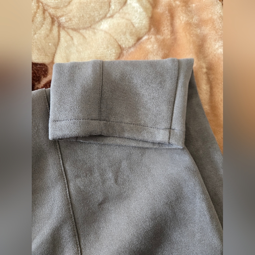 Women's Chico's Gray Suede Feel Pants Size 1R US 8R - Picture 3 of 6